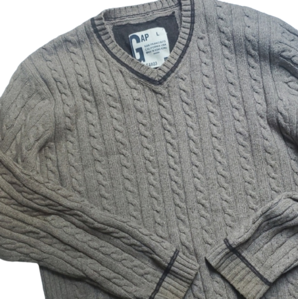 GAP Men V-neck Cable Sweater-L